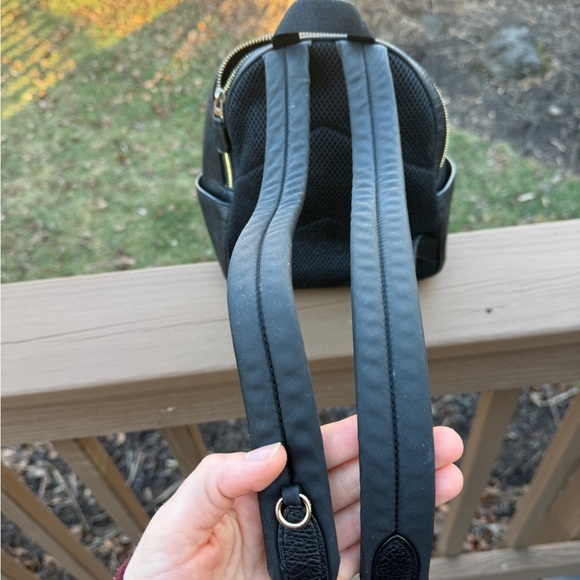 Coach Black Leather Bag with Gold Zipper - Picture 4 of 4